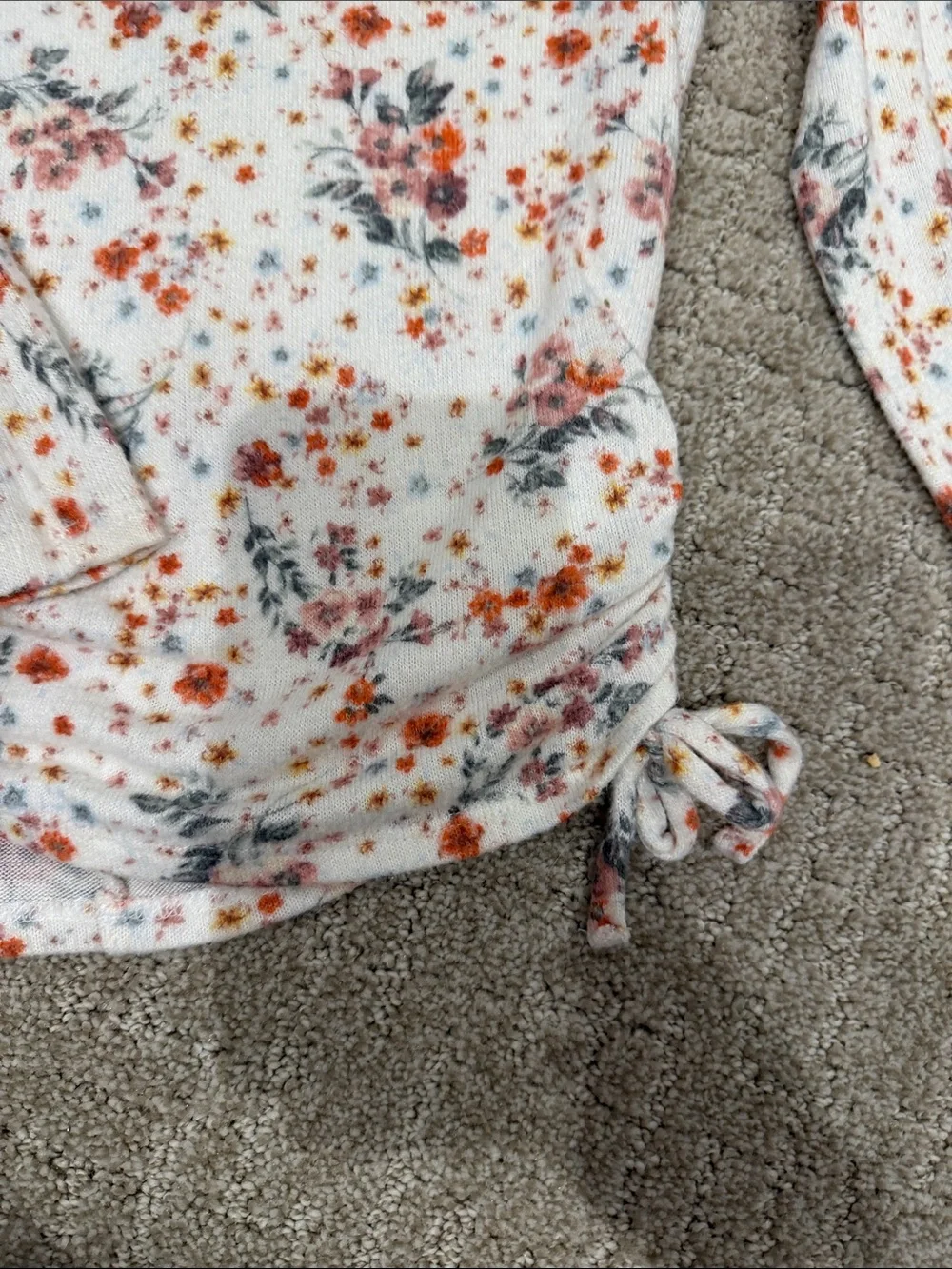 Willow Cream Long-Sleeve Floral Tie-Hem Top in Rust and Gray